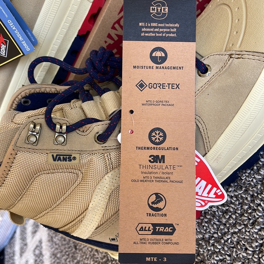 Vans WMNS Sk8-Hi Gore-Tech
Taos Taupe
VN0A5111YUU
Boots - Picture 2 of 16